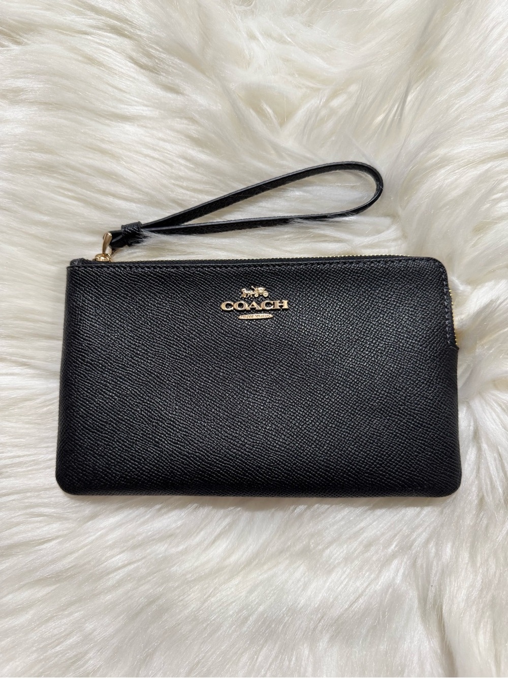 Coach || Large Corner Zip Wristlet